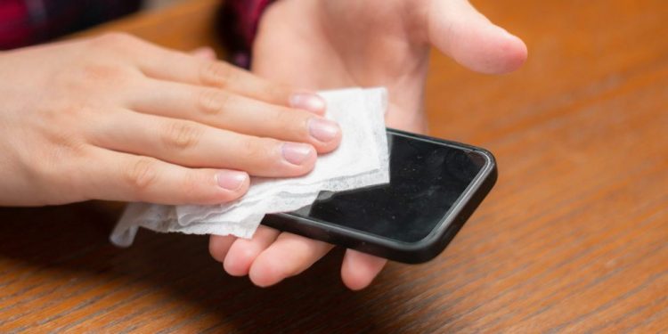 Penting Untuk Anda Cuci Telefon Elakkan Jangkitan Wabak COVID_19. Ini Caranya